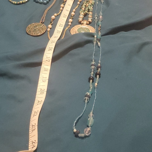 Blue and green costume necklace mix - Picture 9 of 10